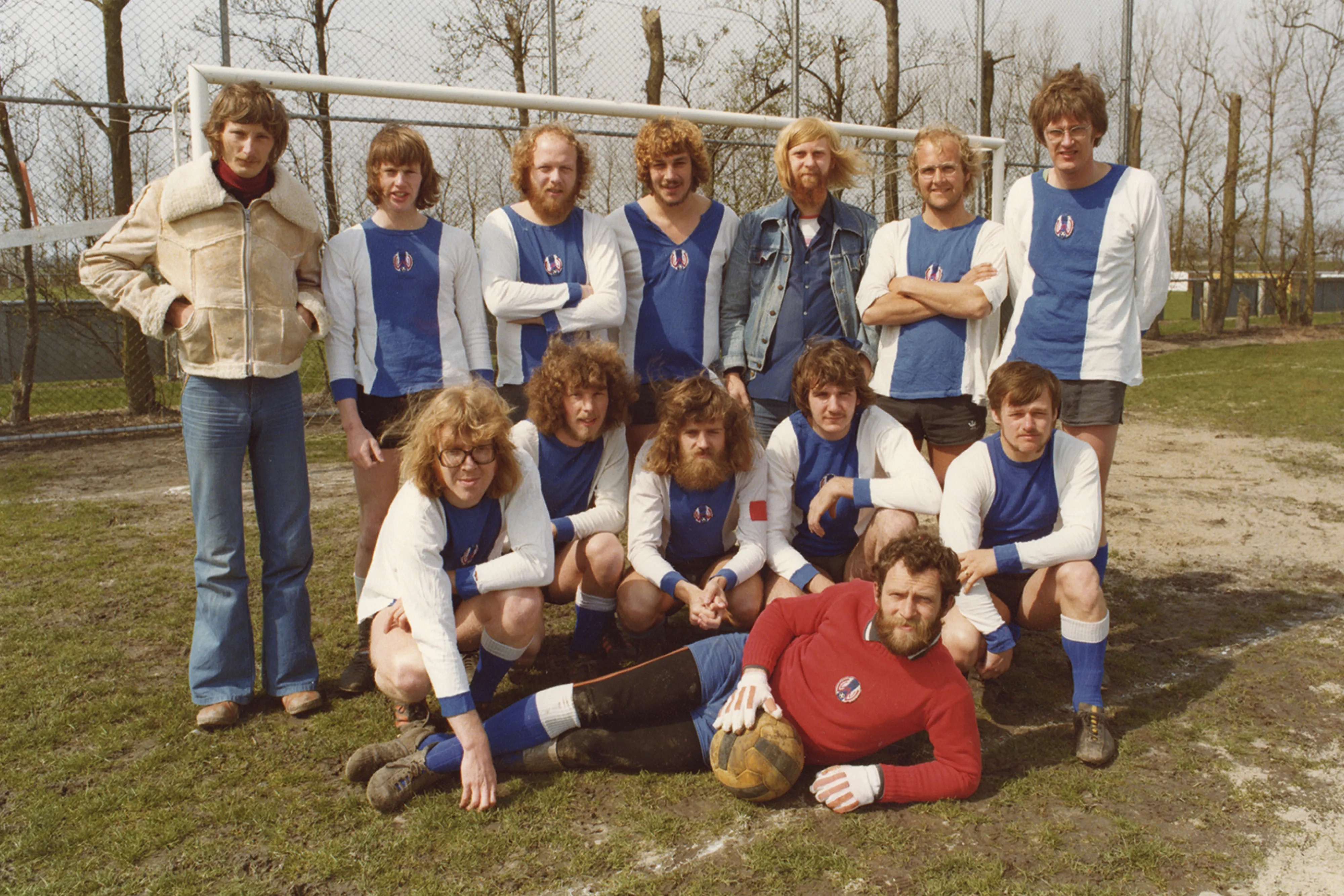 JOERUSH VV Winkel Jubileumboek Foto Heren3 1979